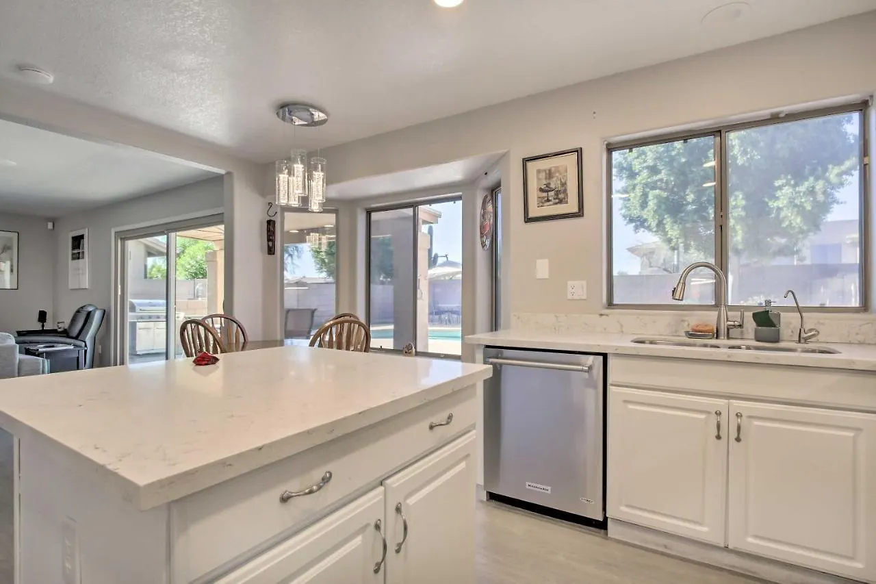Spacious Scottsdale Retreat With Outdoor Oasis! Holiday home